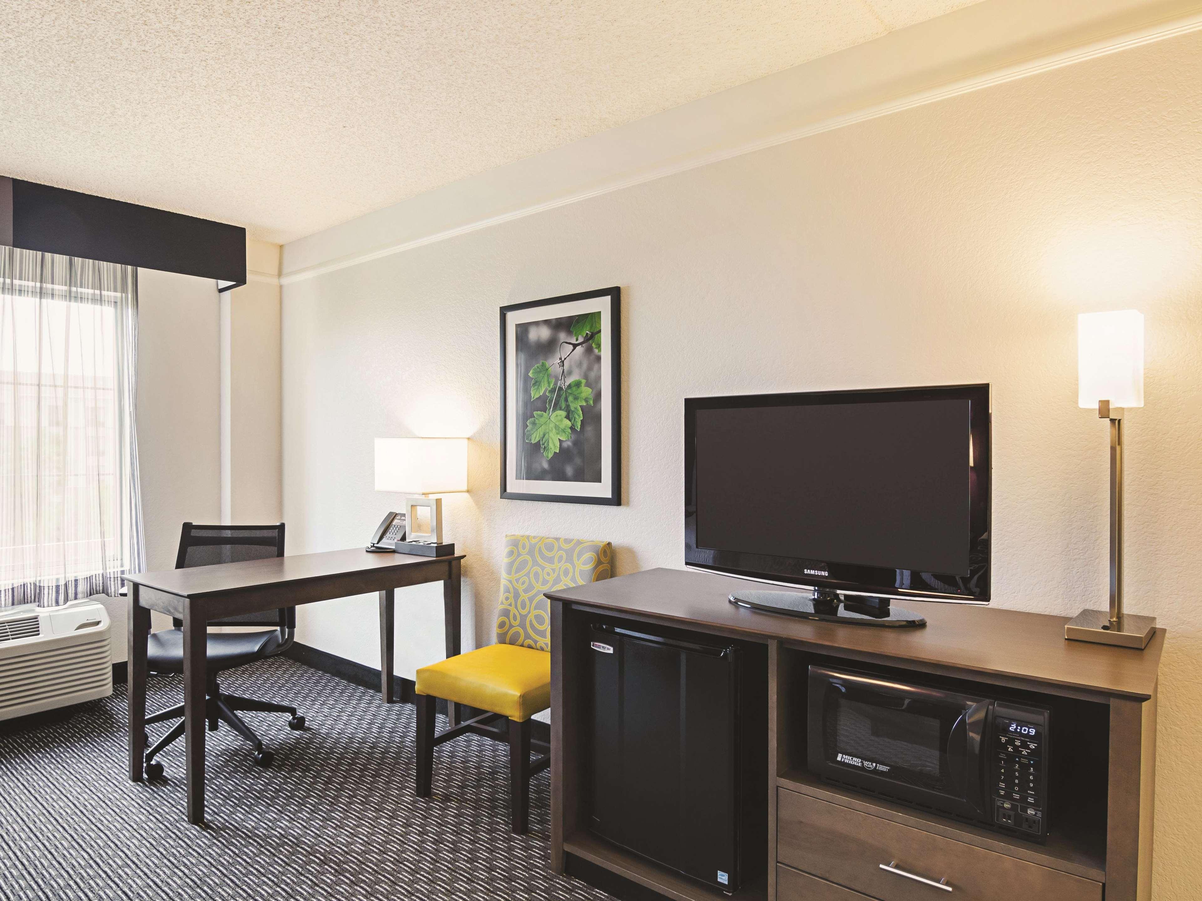 Hotel La Quinta By Wyndham Airport Dia 3*