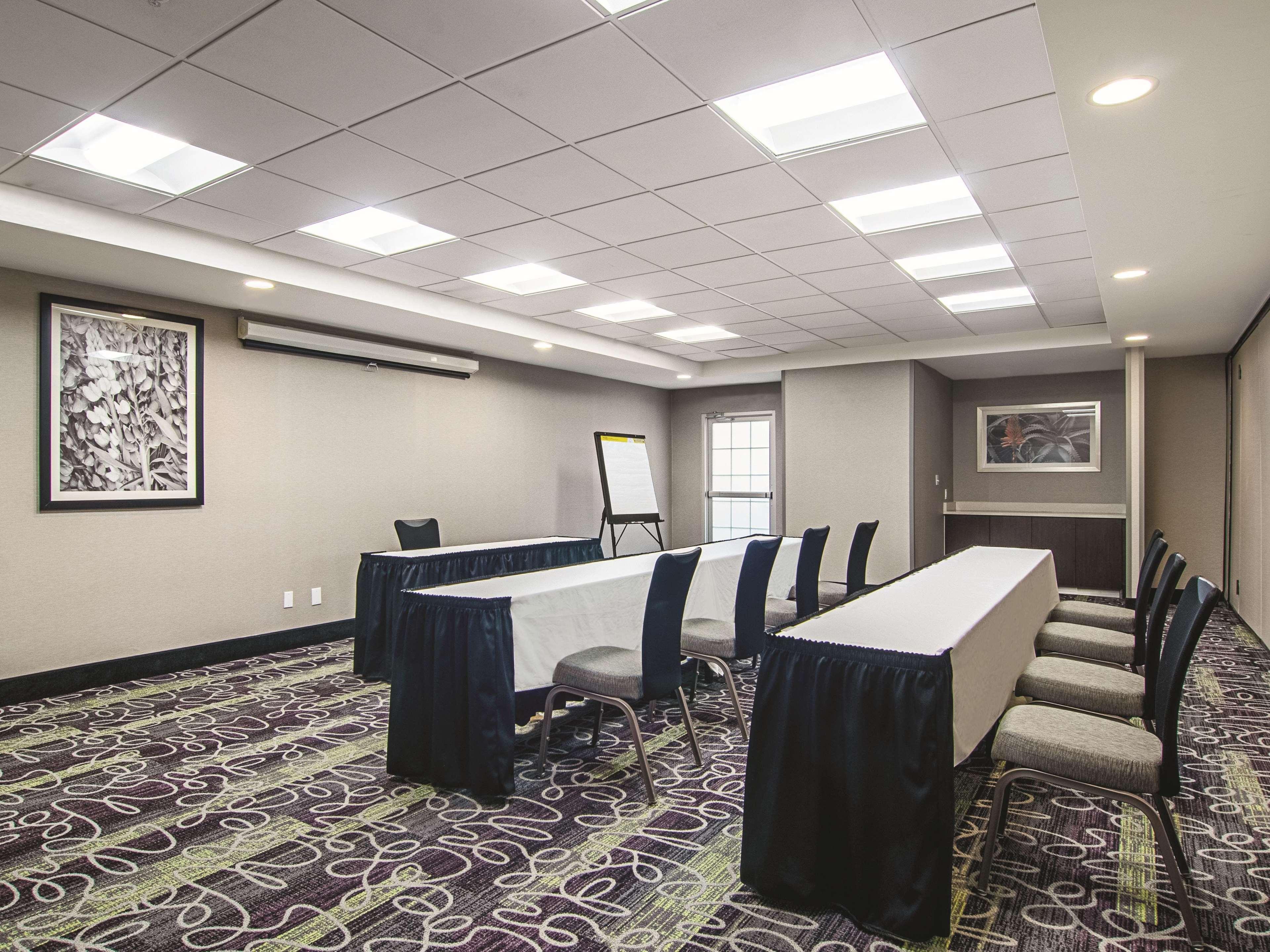 La Quinta By Wyndham Airport Dia Hotel 3*